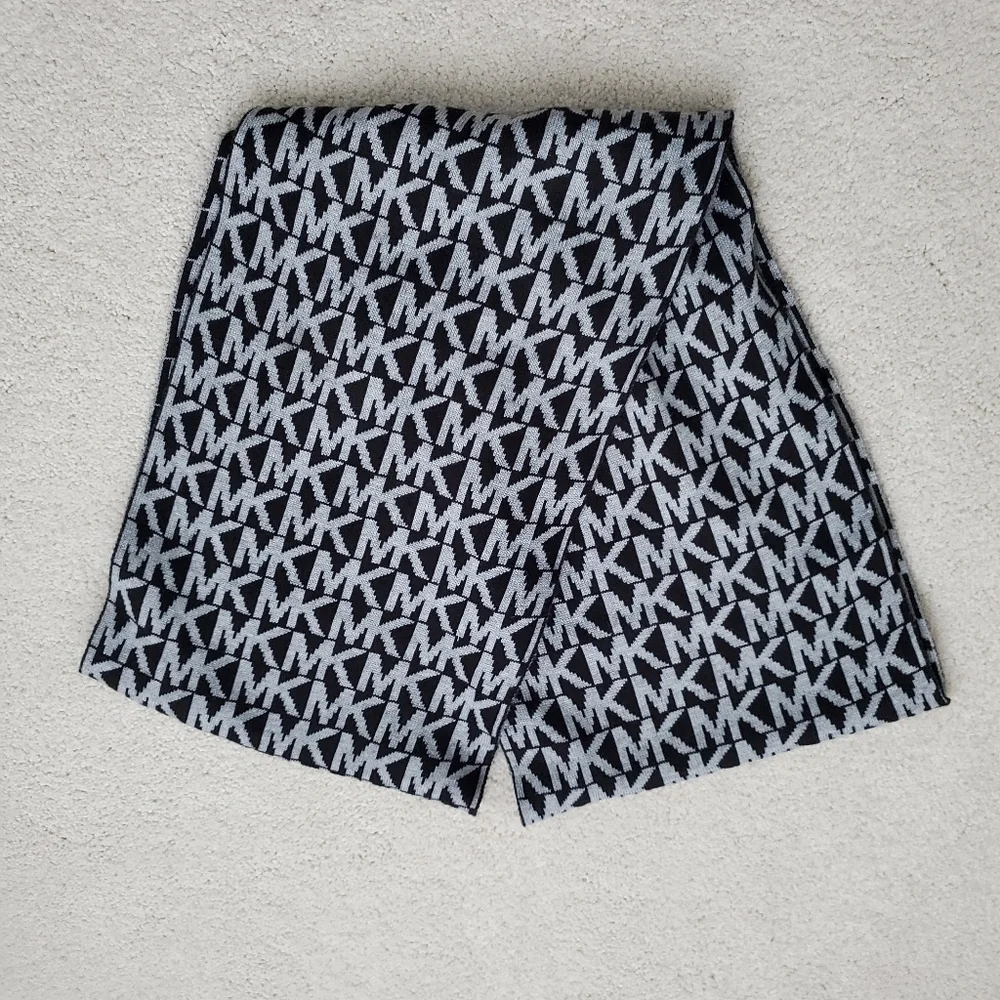Michael Kors Black/Gray Infinity Logo Scarf